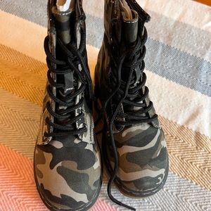 New camo combat boots